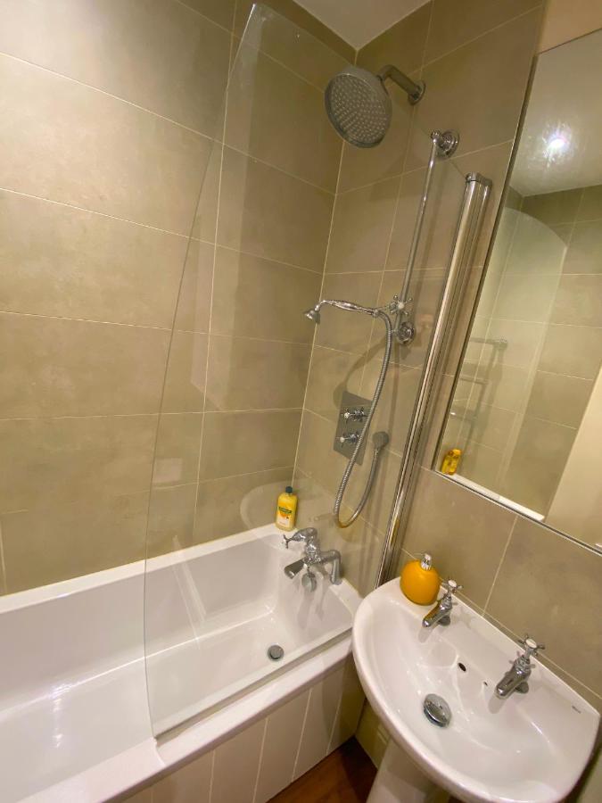 Deluxe High Street Apartment Canterbury Exterior photo